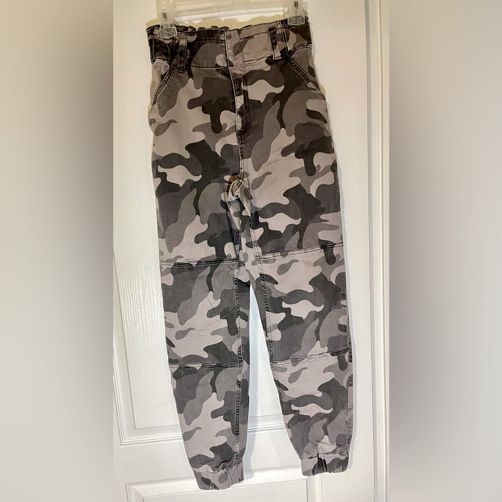Hollister Camouflage Cargo Jogger Pant, Size S